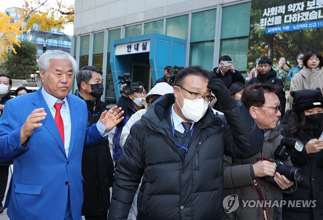 경찰청 향하는 전광훈 목사