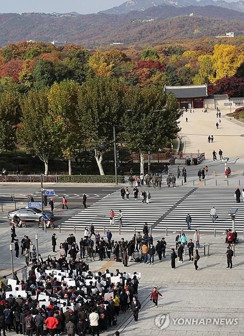 시끄러운 종묘 앞 거리