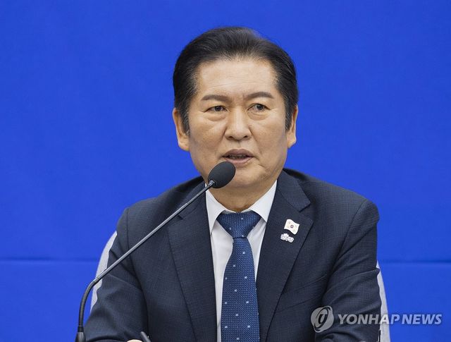 인사말하는 정청래 대표