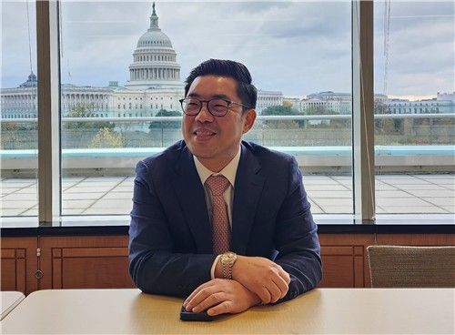 미국 워싱턴DC 대형로펌 '넬슨 멀린스'에서 로비스트로 활동 중인 신우진 변호사