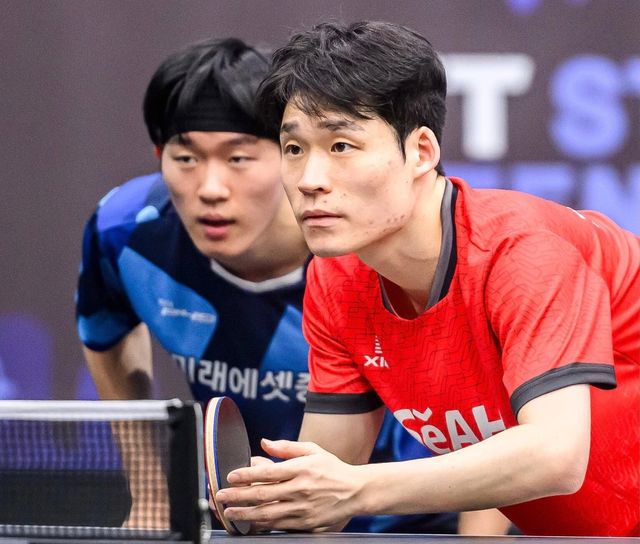 WTT 무스카트 대회서 남자복식 호흡을 맞춘 장우진(오른쪽)과 박규현