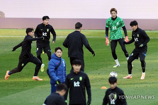 훈련하는 축구 대표팀