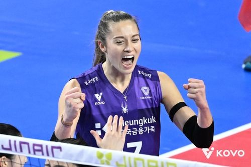 득점 후 기뻐하는 흥국생명의 레베카