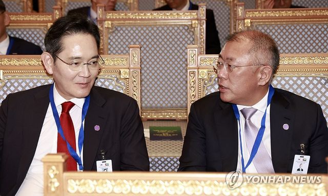 대화하는 이재용·정의선 회장