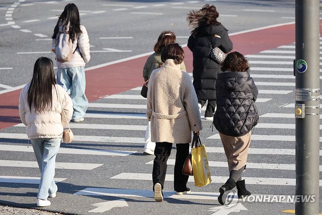 두꺼워진 옷차림