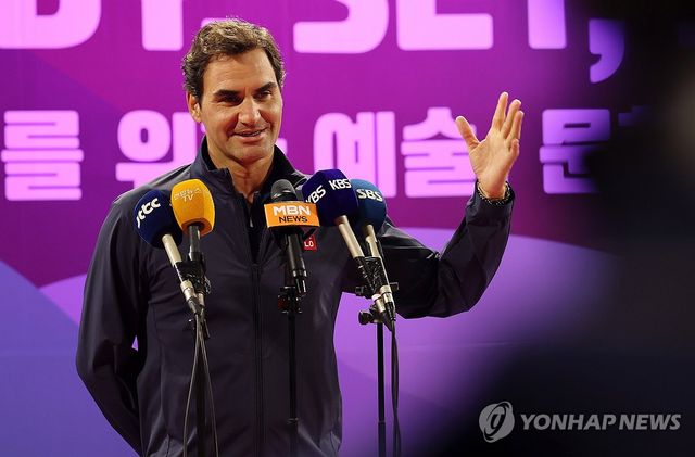 소감 전하는 '테니스 황제' 로저 페더러