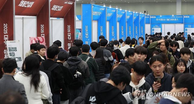북적이는 채용박람회