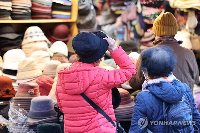 이른 한파에 판매 급증한 방한용품