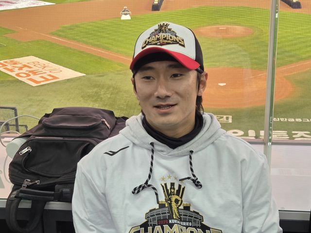 인터뷰하는 LG 신민재