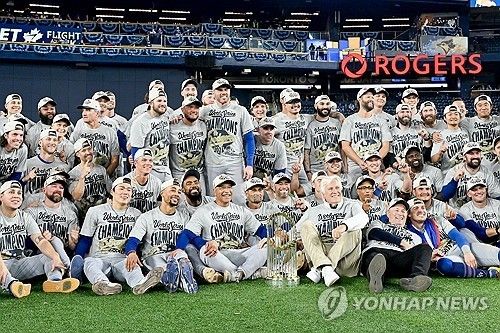 월드시리즈 2연패를 달성한 로스앤젤레스 다저스