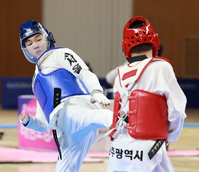 발차기하는 주정훈