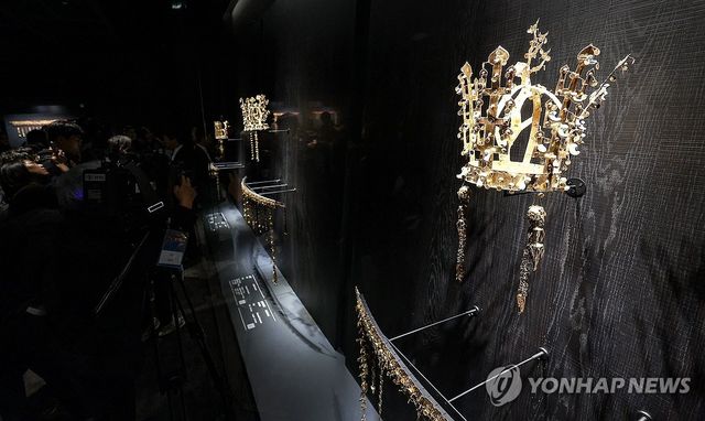 경주박물관에 모인 신라 금관