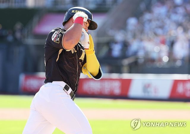 안현민 '홈런이야'