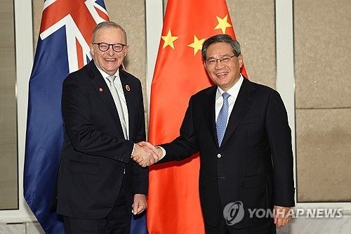 앤서니 앨버니지 호주 총리(사진 왼쪽)와 리창 중국 국무원 총리