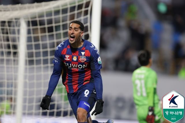 대구전에서 선제 골을 터트린 수원FC 싸박.