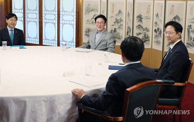 김민석 국무총리, 3+알파(α) 회의 주재