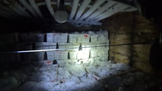 A호 비밀 어창 내부