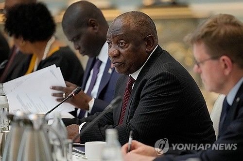 지난 10월 25일 말레이시아 총리와 회담하는 시릴 라마포사 남아공 대통령