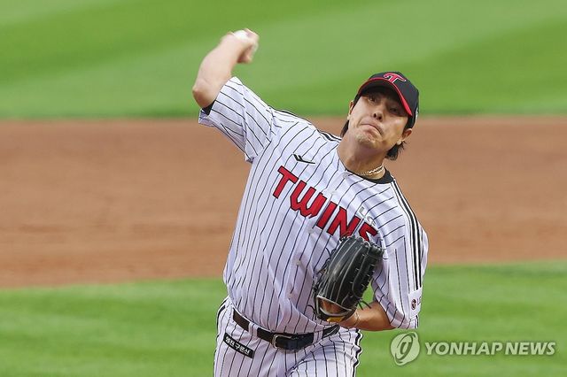 역투하는 김진성