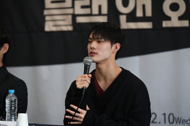 답변하는 강경호