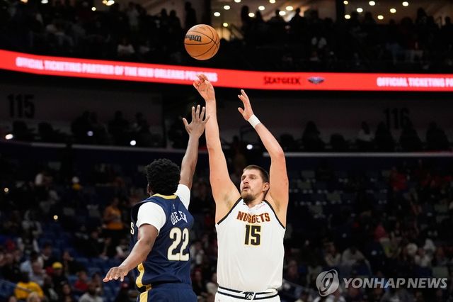 슛하는 니콜라 요키치