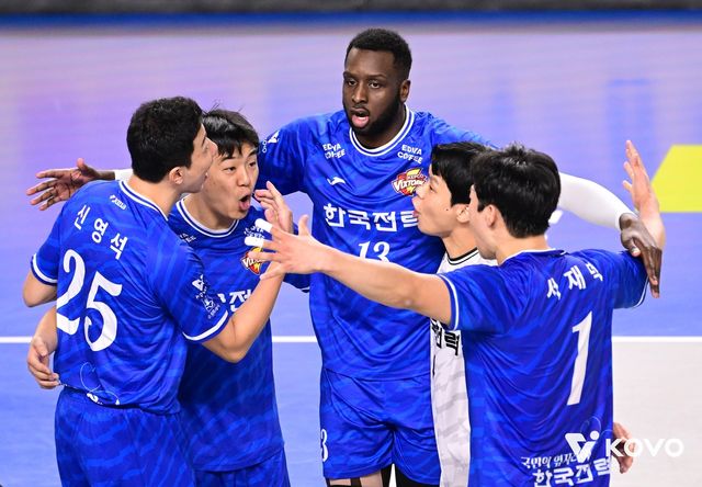 득점 후 기뻐하는 한국전력 선수들