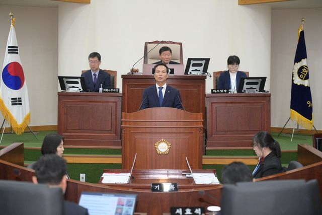 시정연설 하는 조병옥 음성군수 