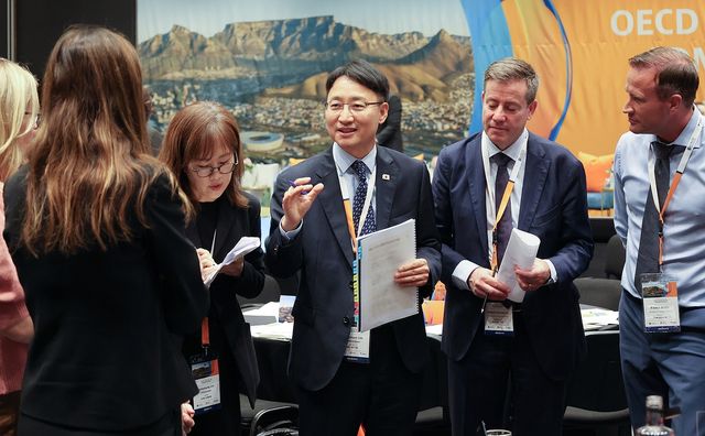OECD 국세청장 회의 참석한 임광현 국세청장