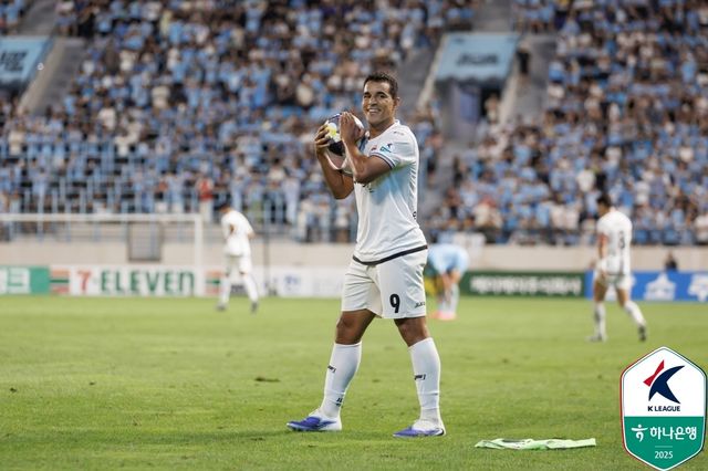 제주 유리 조나탄.