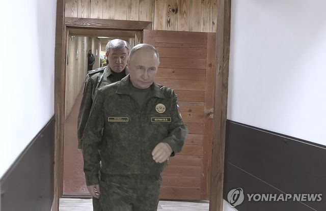 러시아군 지휘소 방문한 블라디미르 푸틴 러시아 대통령