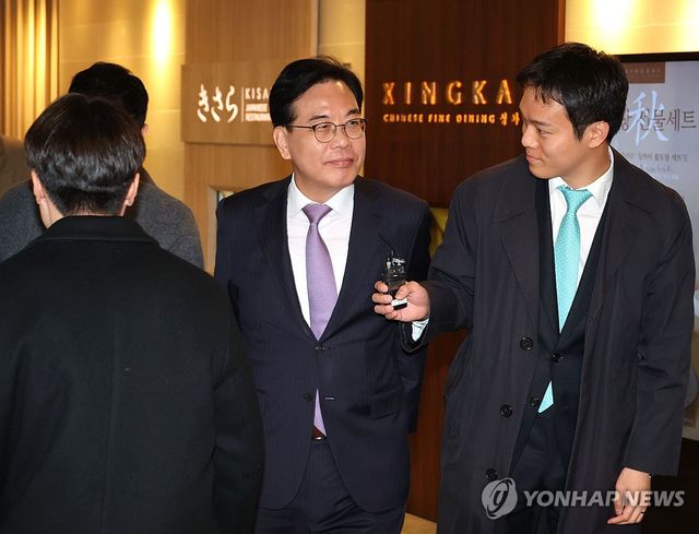 3선 의원들과 오찬 회동하는 송언석 원내대표