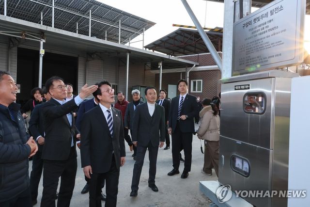 '마을 태양광 발전소' 방문한 김민석 국무총리