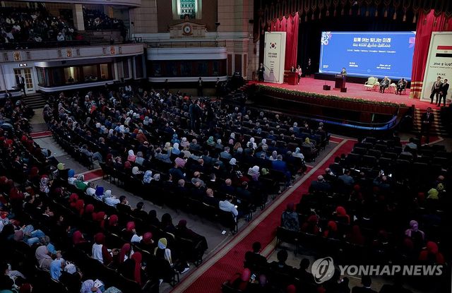 이재명 대통령 연설에 모인 학생들