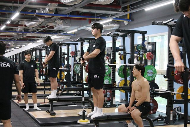 훈련하는 썰매 대표팀 선수들