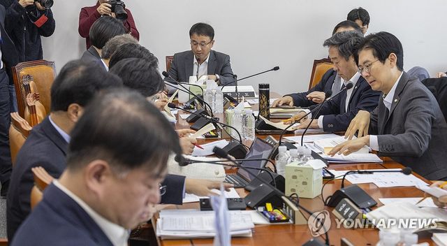 사흘째 2026년도 정부 예산 심의 시작하는 국회 예결위 예산소위