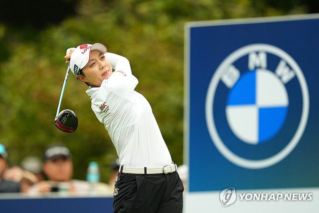 티샷하는 김효주