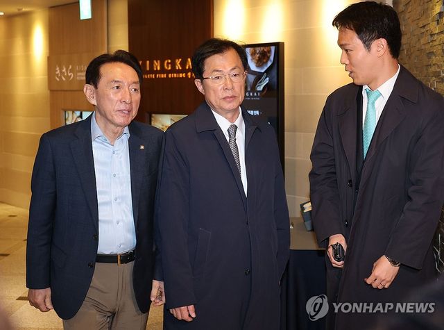 당 대표 오찬 회동 참석한 김석기-이만희 의원