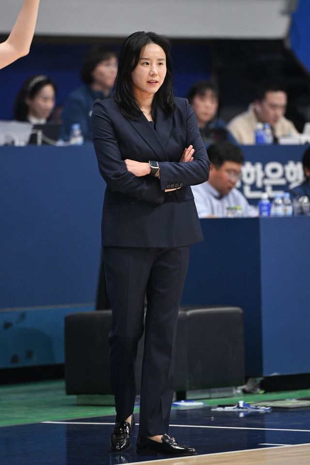 최윤아 신한은행 감독