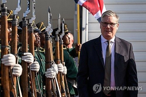 21일(현지시간) G20 참석차 남아공에 도착한 키어 스타머 영국 총리