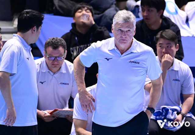 헤난 달 조토 대한항공 감독(오른쪽)