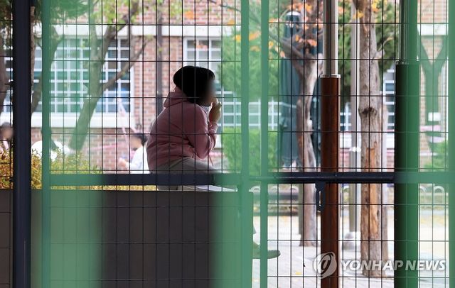 급식 공백 현실로…학생들 '빵 급식'