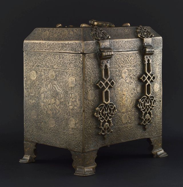 잠금장치가 있는 귀중품 상자