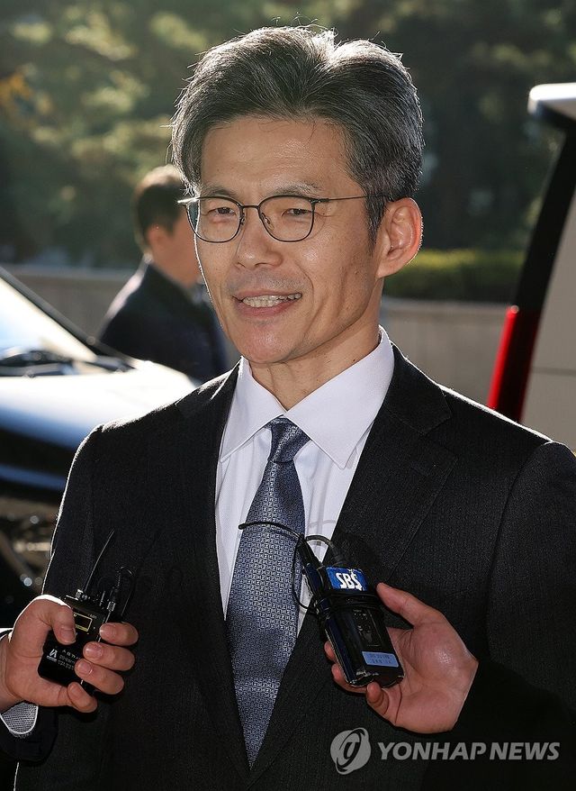 질문에 답하는 박철우 신임 중앙지검장