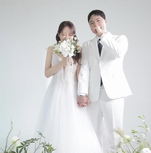 30일 결혼식을 올리는 임종훈(오른쪽)의 웨딩 사진