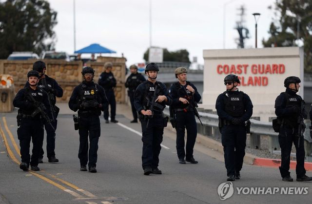 미국 해안경비대 대원들