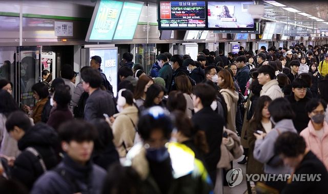 대구 지하철 파업, 붐비는 반월당역