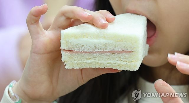 급식 차질에 밥 대신 샌드위치