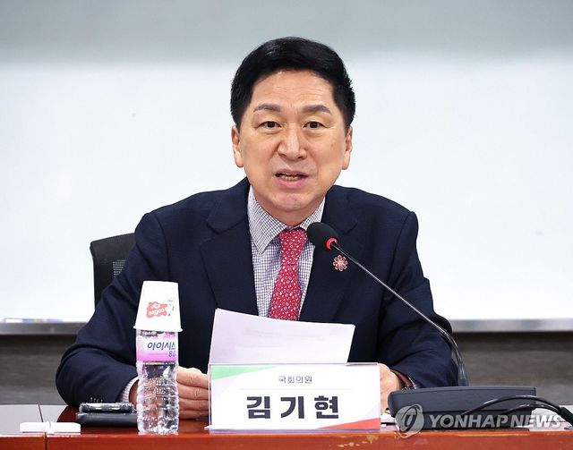 인사말하는 김기현 의원