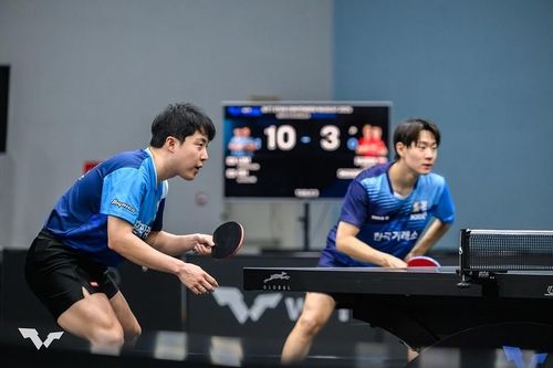 WTT 무스카트 대회 남자복식에 나선 한국거래소의 임종훈(왼쪽)과 오준성.