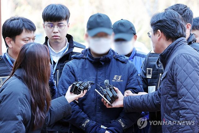 '여객선 좌초' 항해사 "죄송합니다"